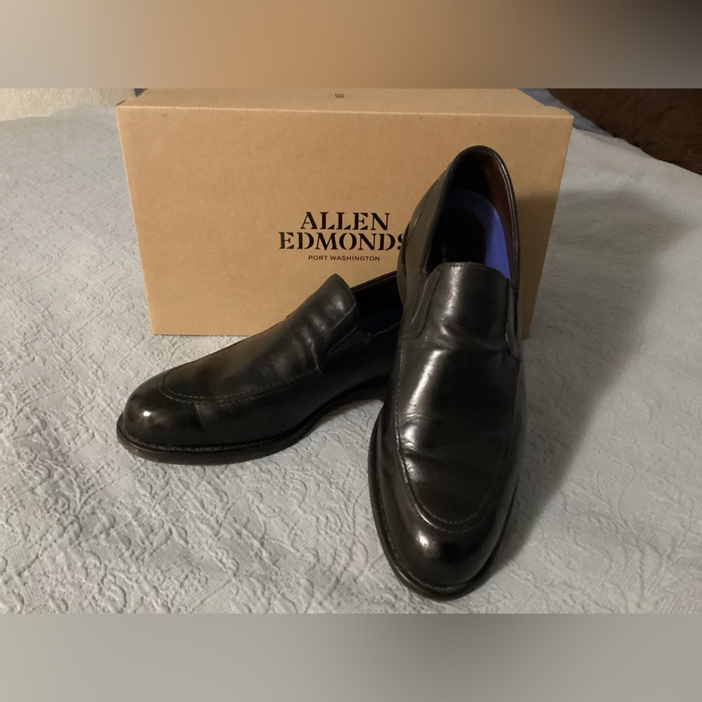 Beautiful Allen Edmonds slip on loafer